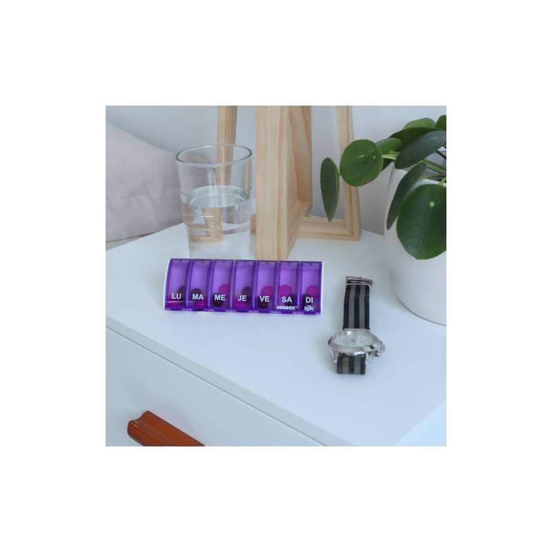 Pilulier Box7 violet avec étui noir - mise en situation 2